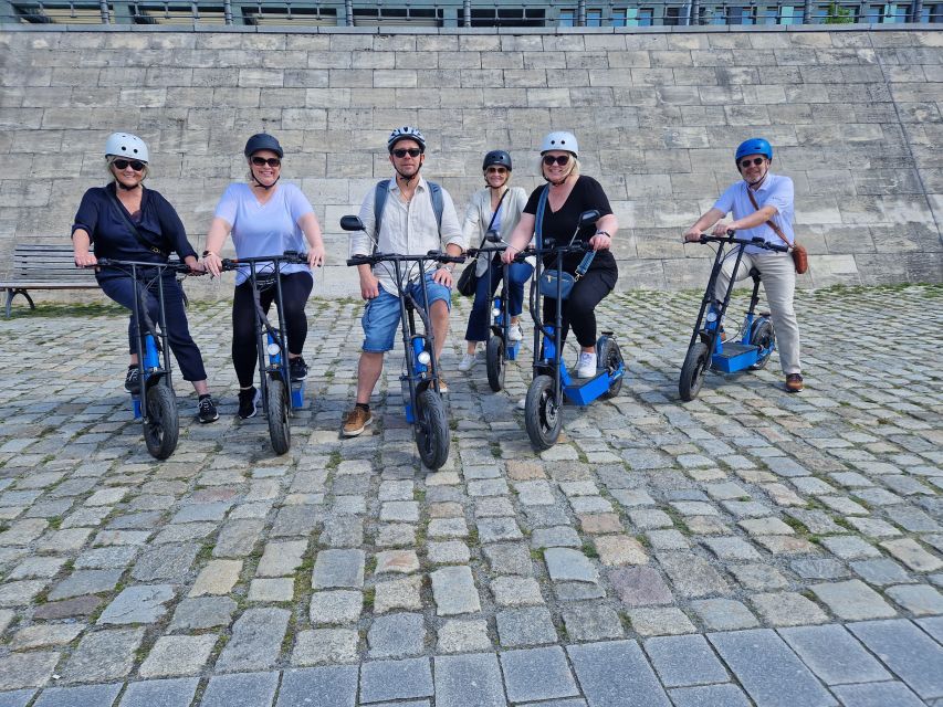 3-H Munich: Top Sights E-Scooter Tour with Local Guide - Siegestor and Königsplatz area: turning landmarks into orientation points