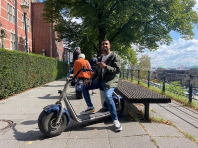 3 Hours Hamburg E-Scooter Tour - Safety First: Practice Time and Helmet Fit