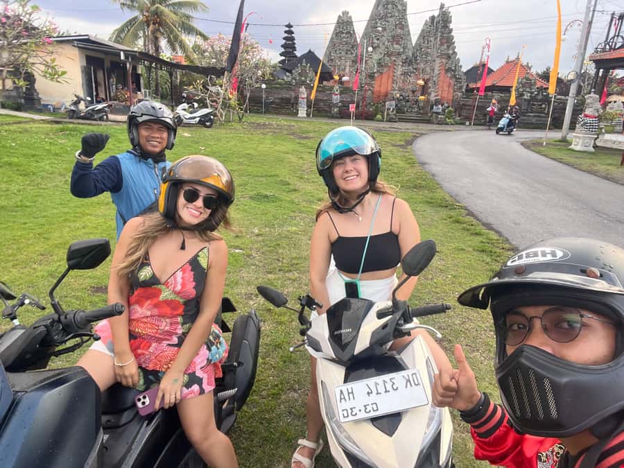 Bali Scooter Tour With Tour Guide - How the photo shooter changes the whole vibe