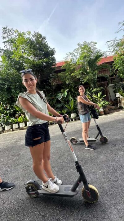 Bangkok: City Highlights Electric Scooter Tour - The core route: Democratic Monument, Big Swing, and Wat Ratchanatdaram