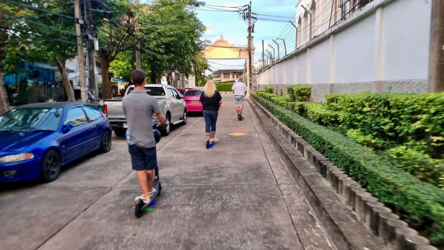Bangkok: City Highlights Electric Scooter Tour - Stop-by-Stop: What You’ll Actually Do at Each Place