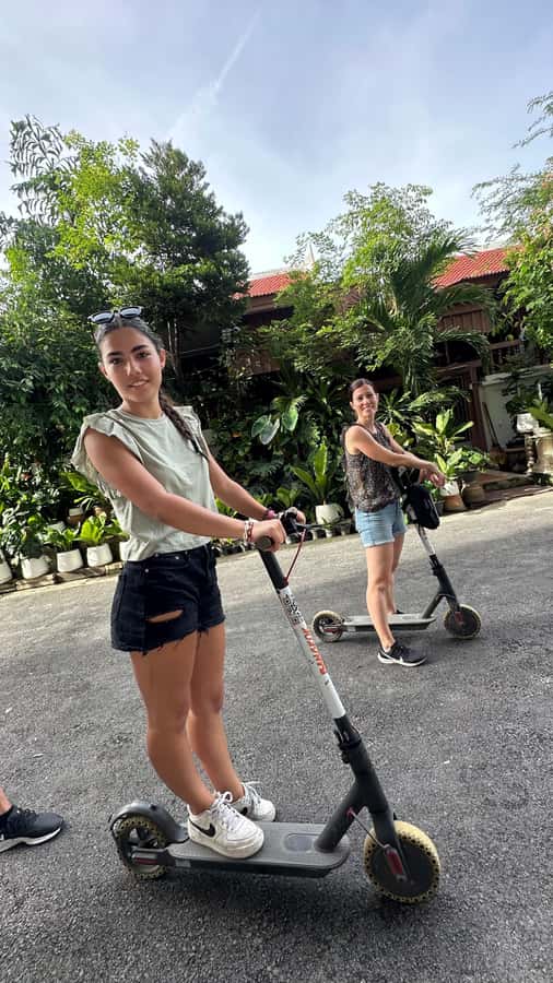 Bangkok: City Highlights Electric Scooter Tour - The core route: Democratic Monument, Big Swing, and Wat Ratchanatdaram