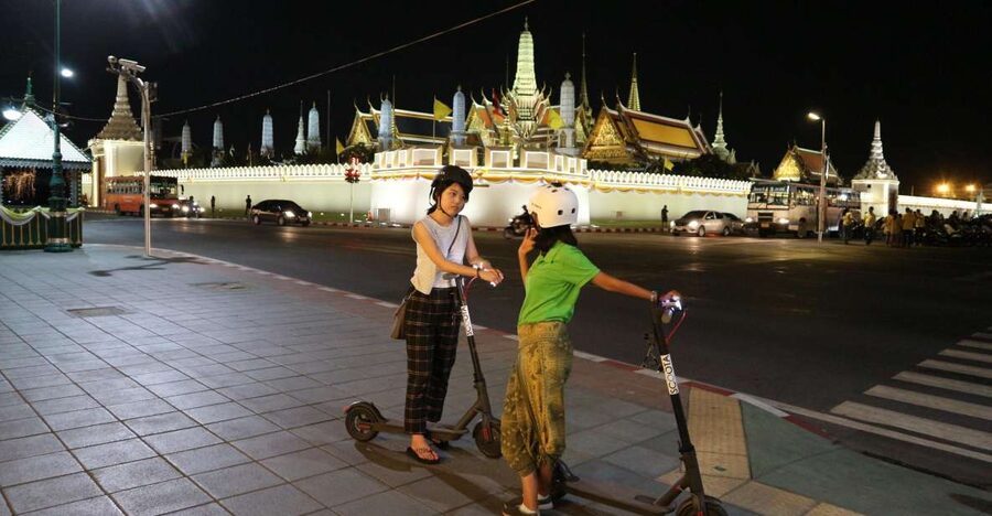 Bangkok: E-Scooter Night Tour with Local Street Food - Safety in Bangkok traffic with a small group of 8