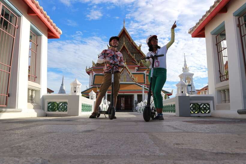 Bangkok: Riverside E-Scooter Adventure with StreetFood Snack - Talat Noi, bridges, and river crossings that break up the ride