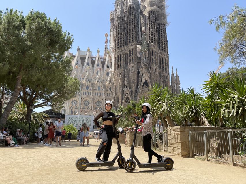 Barcelona: 2-Hour e-Scooter Tour - Ciutadella Park and Arc de Triomf: Classic Barcelona With Real Texture