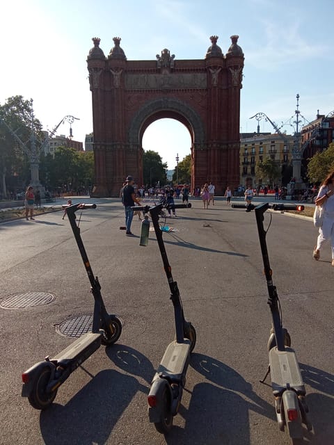 Barcelona: e-scooter and Bike tour - El Cap de Barcelona and the Columbus Monument: Big Icons, Short Stops