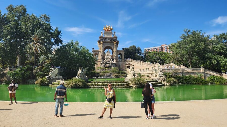 Barcelona: e-scooter and Bike tour - Barceloneta Beach, W Barcelona, and Vila Olímpica by the Water