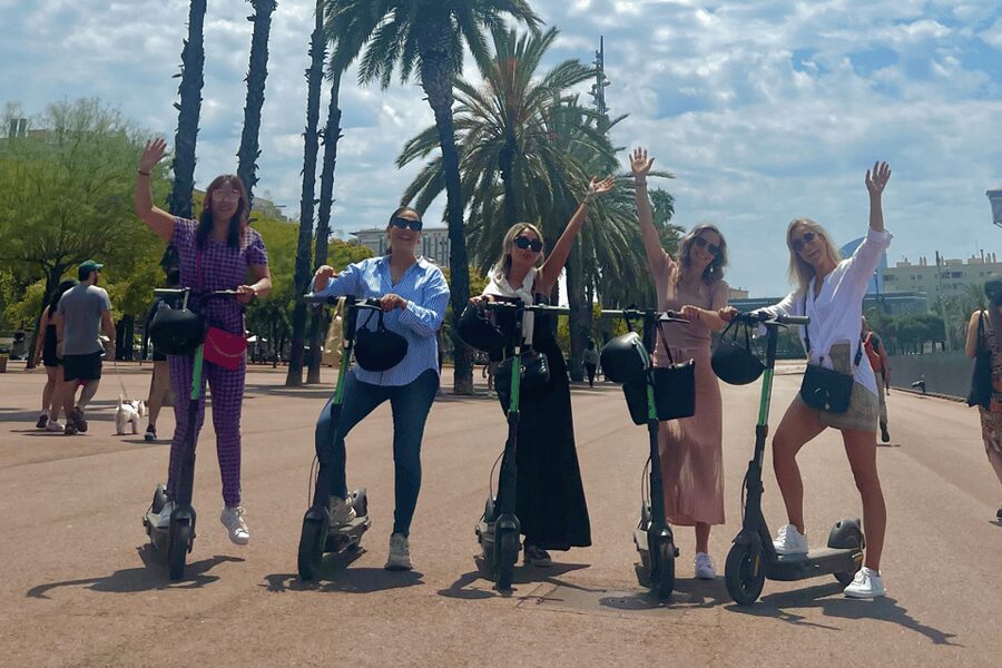 Barcelona: Sagrada Familia Electric Scooter or Bike Tour - Meeting at Scooter Bike BCN and Getting Ready Fast