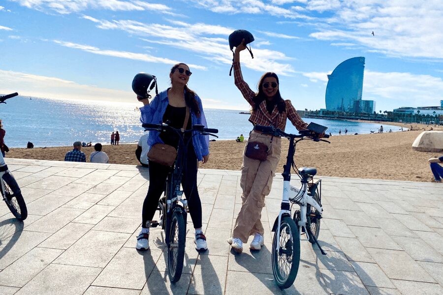Barcelona: Sagrada Familia Electric Scooter or Bike Tour - Casa Batlló, Arc de Triomf, and the Modernist Hits