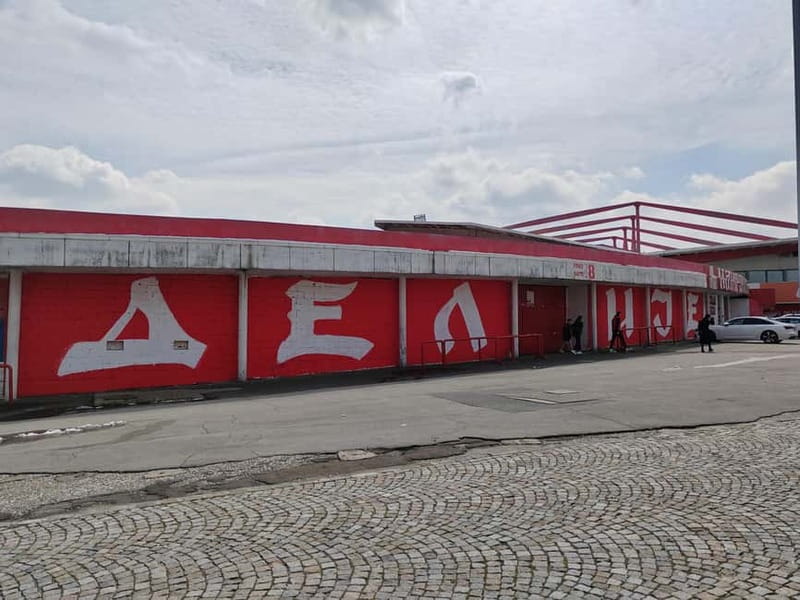 Belgrade Hooligans E Scooter tour - Hooligan neighborhoods: graffiti as territory markers