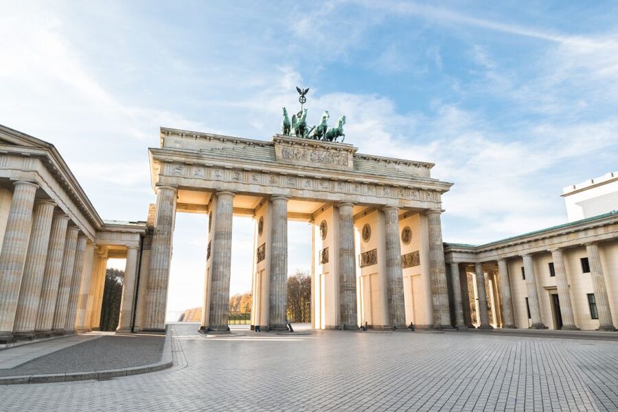 Berlin: 3-H Top Sights Guided E-Scooter Tour - Checkpoint Charlie: The Classic Photo Stop That’s Actually Fun