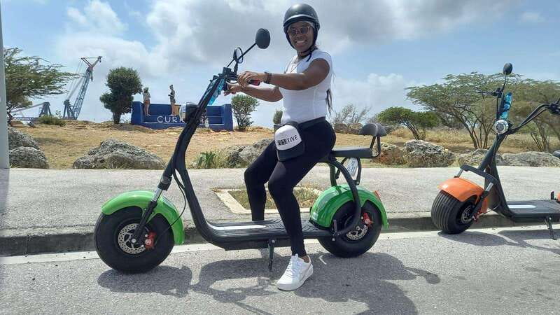 Curacao: Electric Scooter South-East Tour Adventure - Directeursbaai: a waterfront finish with beach vibes