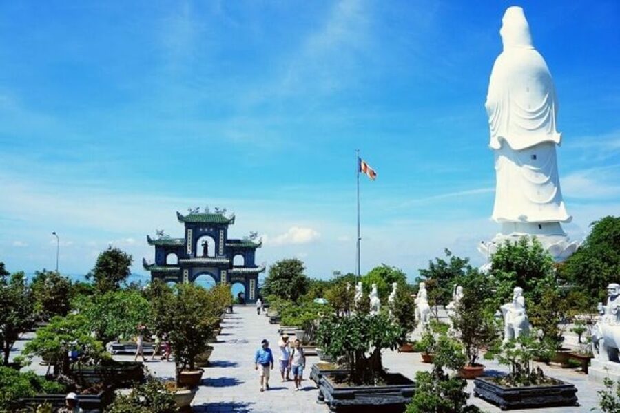 Da Nang: Private City Tour by Scooter with Ao dai Lady Rider - Bridges, Cham Museum area, and city rhythm on the way