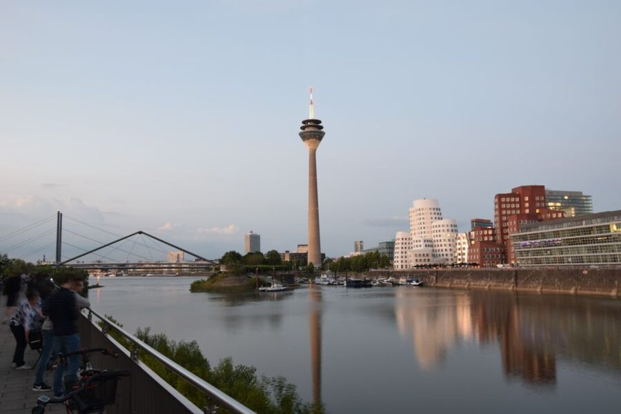 Düsseldorf: E-Scooter City Tour - Andreas Quartier and the Local Blend of Living, Art, and Food