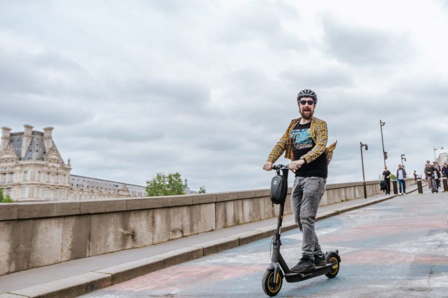Guided Electric Scooter Tour of Paris - Meeting Up, Training, and Mandatory Helmet Rules