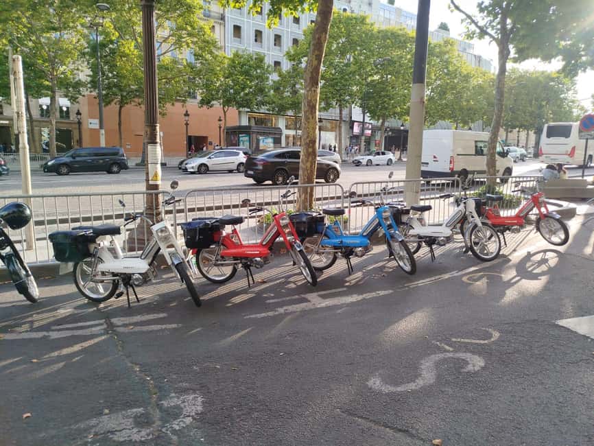 Guided tour of Paris on an electric Peugeot 103 moped - Getting your scooter legs in 90 minutes