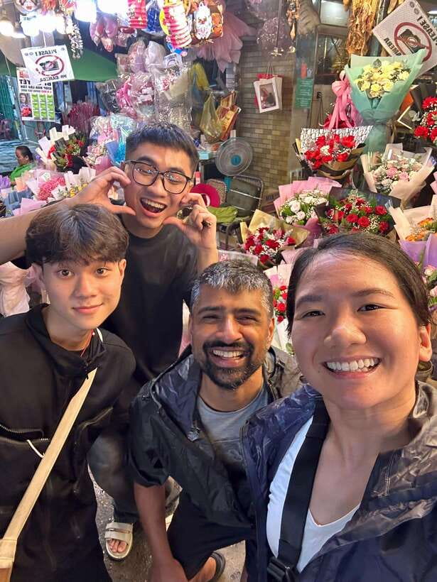 Ho Chi Minh City Food Tour On Scooter – UP TO 12 Tastings - Guides: what makes the experience better than a plate-by-plate plan