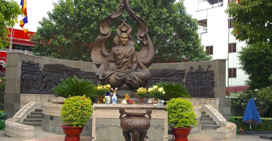 Ho Chi Minh: Historical City Scooter Tour - Pickup, Helmets, and the Private Driver Setup