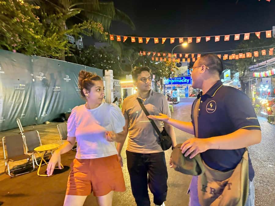 Ho Chi Minh: Local Food Tour by Scooter with Vegan Option - What the English-speaking guides add beyond the food