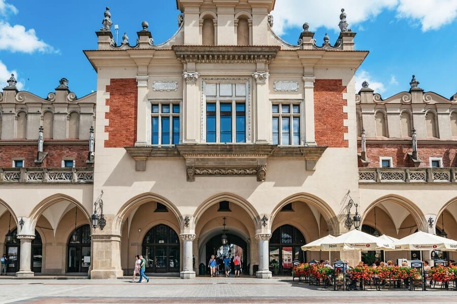 Krakow: Guided E-Scooter City Tour with Food Tastings - Old Town stops: St. Mary’s, Florian Gate, and the photo-time rhythm