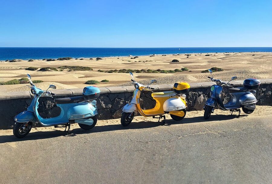 Maspalomas and Las Palmas: electric vintage scooter for rent - Range and Charging: Plan Your Day Without Stress