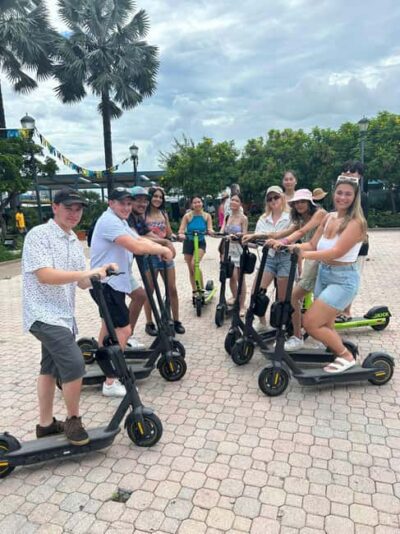 Nassau: E-Scooter Tour with Food Tasting and Local Drinks - Rawson Square: where the tour starts with orientation