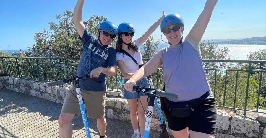 Nice: 1h30 E-scooter highlights tour - Castle Hill climb and Bay of Angels views to Antibes
