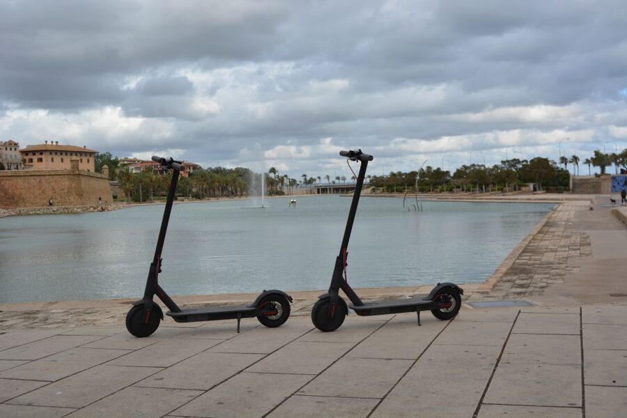 Palma de Mallorca: E-Scooter Rental - What you get before you roll: instructions and safety tips