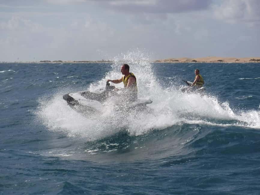 Playa Ingles:Rent e-Scooter 3 hour+Option Combo Rent Jet Ski - Entering the ride: what you actually get with the e-scooter