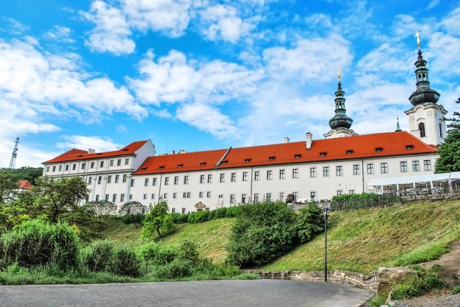 Prague: 4-Hour Segway and Scooter Tour with Lunch and Drinks - Letná Park lunch and a real break with views